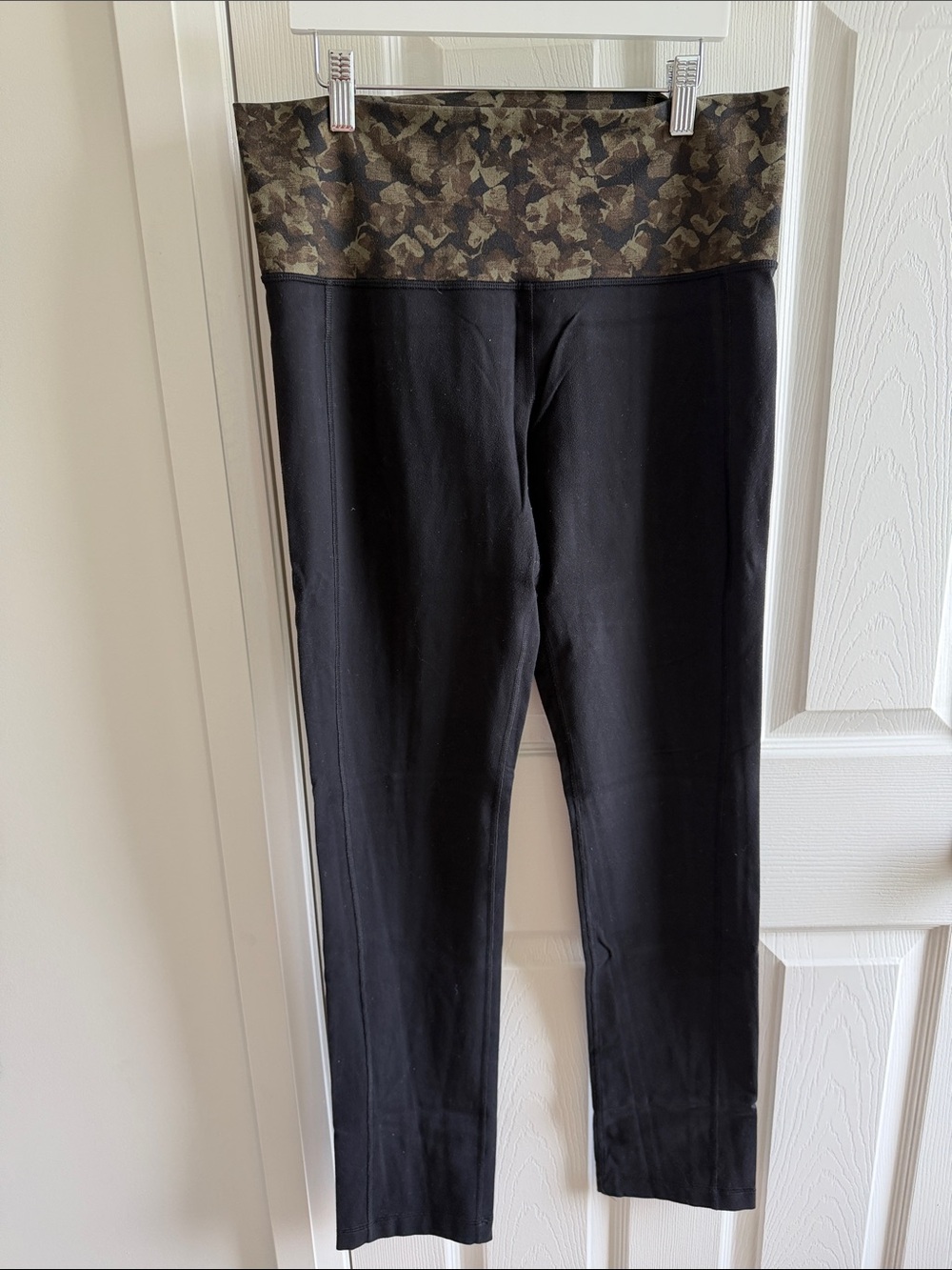 lululemon athletica Black Leggings with Olive Camo Waistband